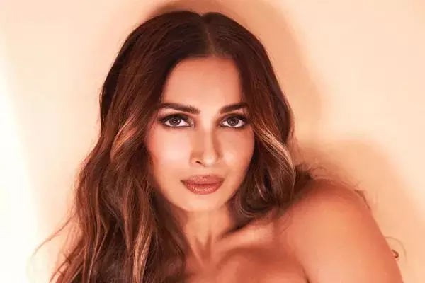 मलाइका अरोड़ा ने पहनी अजीबो-गरीब ड्रेस, हुईं ट्रोल... यूजर्स भड़के, बोले- घटिया सिलेक्शन, टॉप पहनना भूल...
