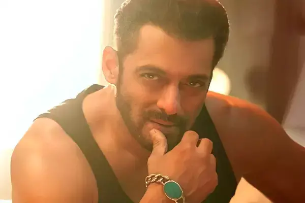 कैटरीना के अलावा इन हसीनाओं को फॉलो करते हैं सलमान, लिस्ट देख हैरान रह जाएंगे आप!...