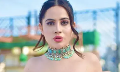 उर्फी जावेद ने इन कपड़ों में दिखाई कयामत, समुद्र किनारे एंजॉय करती दिखीं... यूजर्स बोले- सुपर हॉट...