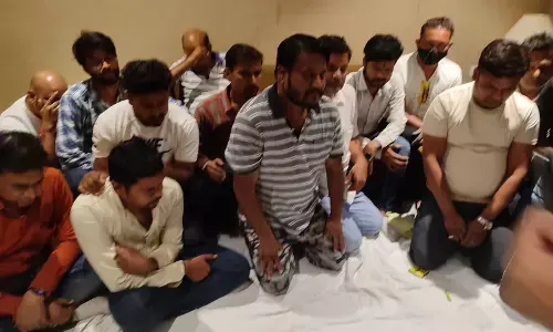 CG: क्लब में राजधानी के अमीर व्यापारी खेल रहे थे जुआ, तभी धमक गई पुलिस, 15 पकड़ाए, 10 लाख नगदी जब्त.. देखें नाम