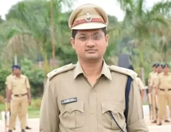 SP को बताएं ठगी हो गई... दुर्ग एसपी पल्लव की पहल, अपना वाट्सएप नंबर जारी कर कहा- ठगी की तुरंत सूचना दें, जिससे होल्ड कराई जा सके राशि