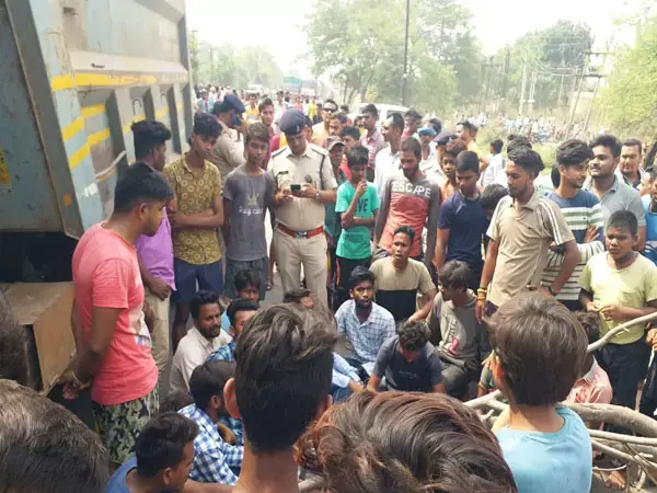 इस जिले में रफ्तार का कहर: 4 वर्षीय मासूम को तेज रफ्तार वाहन ने कुचला...आक्रोशित ग्रामीणों ने किया चक्काजाम