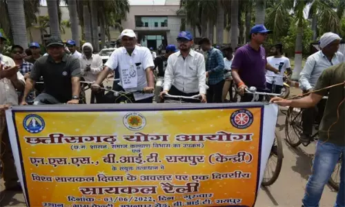 बीआईटी रायपुर डायरेक्टर और योग आयोग अध्यक्ष ने साइकिलिंग कर दिए स्वास्थ्य संदेश...