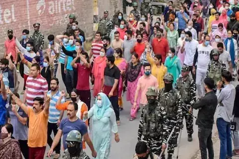 177 टीचर्स का ट्रांसफर: टारगेट किलिंग के बीच 177 कश्मीरी पंडित शिक्षकों के तबादले...