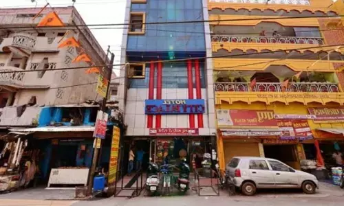 होटल सिटी पैलेस से ग्राहक कूदा, हालात गंभीर...मालिक ने पीड़ित बालक को निर्वस्त्र कर मंगवाई थी माफी.... जाने क्या है मामला