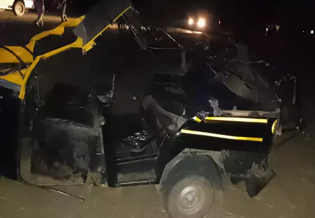 छट्ठी कार्यक्रम से लौट रहीं महिलाओं के टैम्पो को को बोलेरो ने मारी जोरदार टक्कर... 2 महिलाओं की मौत, 7 घायल