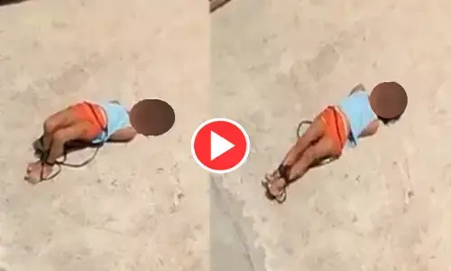 होमवर्क के लिए क्रूरता: मां ने 5 वर्षीय बच्ची के हाथ पांव बाँध धूप में छत पर छोड़ा, वीडियो वायरल होने पर पुलिस ने दर्ज किया अपराध