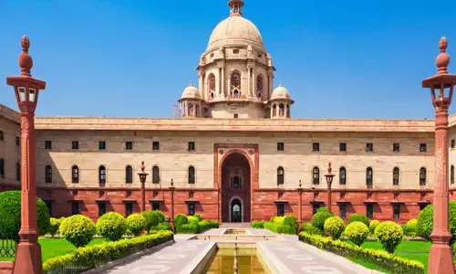 राष्ट्रपति चुनाव ब्रेकिंग: चुनाव का हुआ ऐलान, 776 सांसद व 4,033 विधायक डालेंगे वोट , जाने क्यों 25 जुलाई को ही शपथ लेते हैं राष्ट्रपति