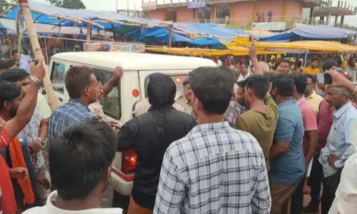 जशपुर में बवाल: गौमांस बिक्री की आशंका पर बवाल, दुकानें बंद; पुलिस ने संभाला मोर्चा, तीन हिरासत में