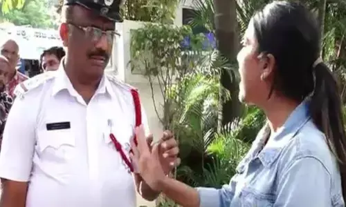 मेरे पापा विधायक हैं...BMW चला रही विधायक की बेटी ने चालान कटने पर पुलिस कर्मियों से की बदसलूकी, पिता को मांगनी पड़ी माफी