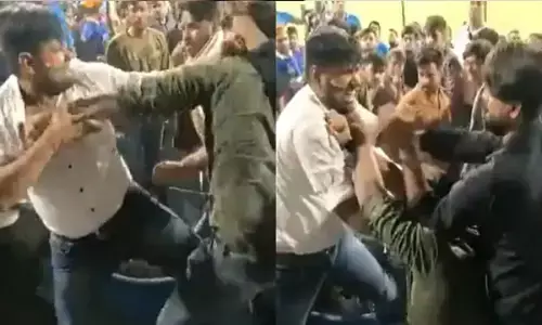 VIDEO: जमकर हुई लात-घूंसों की बरसात: मैच के दौरान आपस में भिड़े फैंस, और फिर...