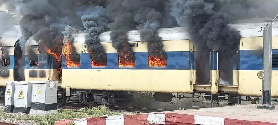 अग्निपथ पर अग्निपथ: देशभर में पहुंची विरोध की आग, बिहार में 7 ट्रेनें जलाई; डिप्टी सीएम-बीजेपी अध्यक्ष के घर पर हमला