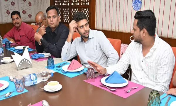 राहुल के रेस्क्यू ऑपरेशन में भूमिका निभाने वाली आरएससीएल टीम से मिले एमडी मयंक चतुर्वेदी राहुल के रेस्क्यू ऑपरेशन में भूमिका निभाने वाली आरएससीएल टीम से मिले एमडी मयंक चतुर्वेदी