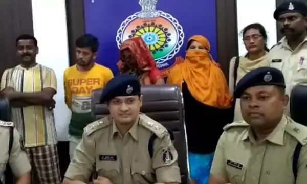 बंटी-बबली की दो जोड़ी गिरफ्तार, व्यापारी को नकली सोने की ज्वेलरी देकर असली गहने लेकर हो जाते थे फरार...