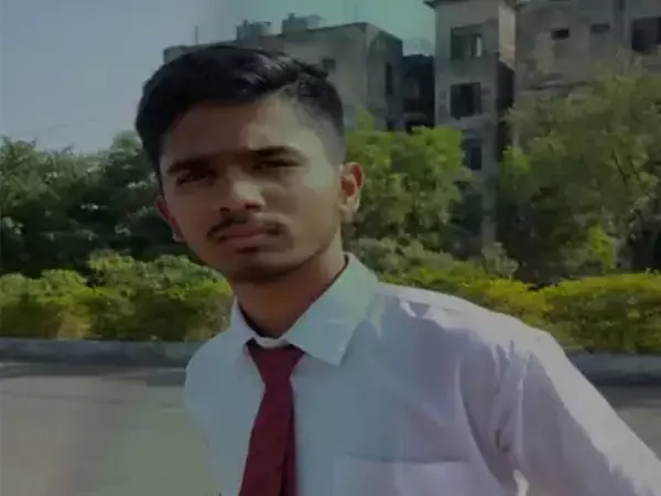 मोबाइल में खेल रहा था गेम, माँ ने छीना मोबाइल तो नाराज बच्चे ने लगा ली फांसी...