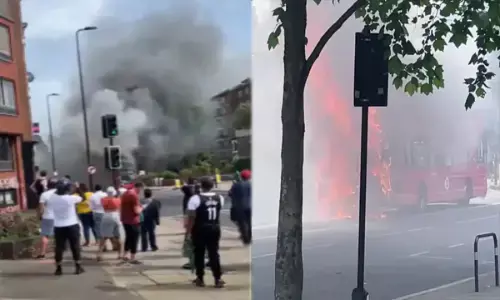 VIDEO: बस में लगी भीषण आग, गोला फटा और यात्री भागे... धुआं-धुआं हो गया आसमान... देखें