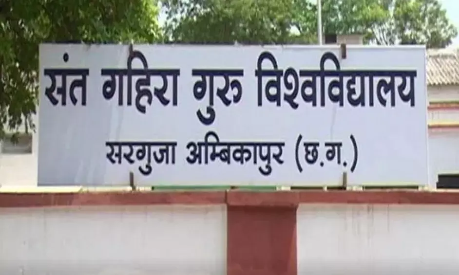 सरगुजा विश्वविद्यालय में दो कुलपति!..हाईकोर्ट के आदेश के बाद ज्वाइन करने पहुंचे डॉ. रोहिणी प्रसाद तो प्रो. अशोक सिंह चाबी लेकर गायब