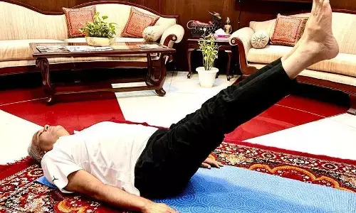 छत्तीसगढ़ भवन में सीएम भूपेश ने किया योग, फोटो में देखिए मुख्यमंत्री की योग मुद्राएं