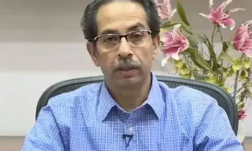 बड़ी खबरः उद्धव सरकार पर सियासी संकट गहराया....शहरी विकास मंत्री के नेतृत्व में शिव सेना के 26 विधायकों ने किया बगावत, स्पेशल प्लेन से पहुंचे सूरत, आपात बैठक