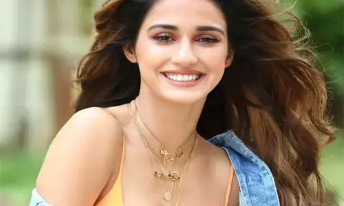 दिशा पाटनी ने इस ड्रेस में मचाया तहलका, जमीन पर बैठकर दिया किलर पोज, उड़ाए फैंस के होश... देखें