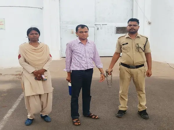 CG- शिक्षक गिरफ्तार: स्कूल में छात्राओं से करता था छेड़छाड़, शिकायत के बाद पुलिस ने भेजा जेल....