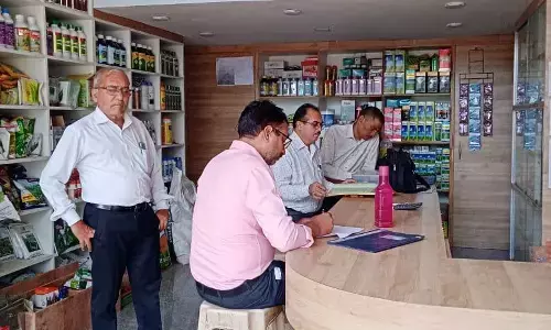 कृषि केंद्र सील: खाद की कालाबाजारी की शिकायतों पर दुकानों में ताबड़तोड़ छापे; एक दुकान सील, छह को नोटिस