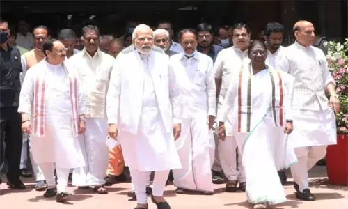 राष्ट्रपति के लिए नामांकन: द्रौपदी मुर्मू ने चार सेट में जमा किया नामांकन, मोदी-शाह के साथ एनडीए के नेता रहे मौजूद; छग के सांसद-विधायक बने प्रस्तावक