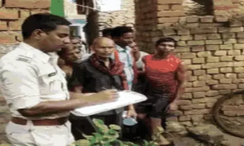 संपति विवाद पर छोटे भाई ने बड़े भाई को कुल्हाड़ी से काट डाला...भाइयों के विवाद से परेशान पिता बस गए वृंदावन में