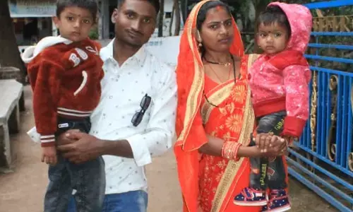 CG -दिल दहला देने वाली घटना: पिता ने चार्जर के केबल से 2 बच्चों की गला घोंटकर हत्या की, पत्नी को भी उतारा मौत के घाट, फिर खुद भी फांसी लगाकर दे दी जान...