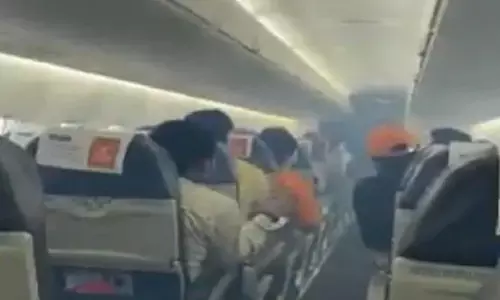 वीडियो: 5 हजार फीट की ऊंचाई पर विमान में अचानक फैला धुआं, कराई गई इमरजेंसी लैंडिंग...