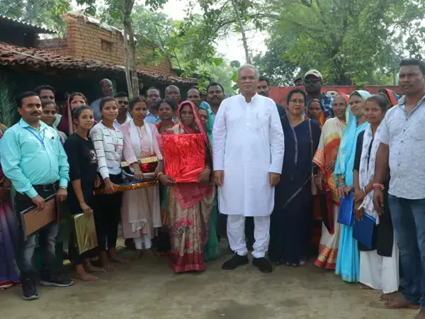 हमर बर अबड़ खुशी के दिन, प्रदेश के मुखिया पहुना बन के हमर घर आइस...किसान परिवार के घर मुख्यमंत्री ने किया भोजन