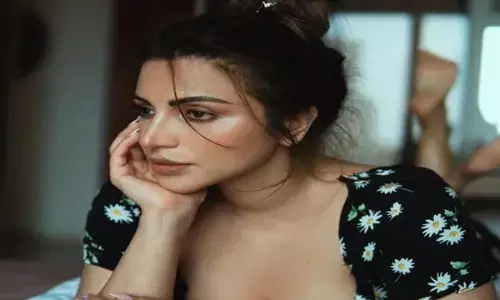 शमा सिकंदर ने पानी में लगाई आग, पूल में उतरकर कैमरे के सामने दिया किलर पोज... फैंस बोले- मार ही डालोगी, आप सुपर्ब हो..