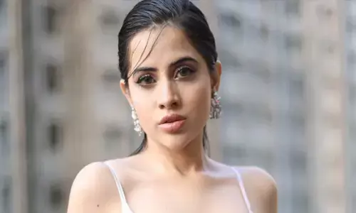 ओ तेरी, उर्फी ने पहनी रस्सी से बनी ऐसी ड्रेस, एक तार पर बंधा हुआ... फैंस बोले- कभी तो कुछ पहने लिया कर...!! वह भी छोटी है