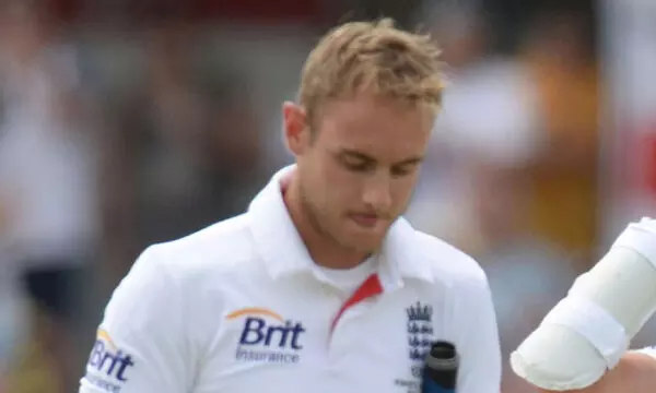 स्टुअर्ट ब्रॉड पर निकला अंपायर का गुस्सा, लताड़ते हुए कहा- Shut up and Bat स्टुअर्ट ब्रॉड पर निकला अंपायर का गुस्सा, लताड़ते हुए कहा- Shut up and Bat