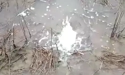 वीडियो राहुल के गांव में गजब घटना: खेत से निकल रहा था पानी का फव्वारा, मिट्टी हटाई तो गैस निकलने लगी; एक्सपर्ट बोले...