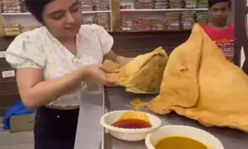 ओ भाई, दुनिया का सबसे बड़ा समोसा, खाना तो दूर…देखकर ही लोगों के छूट...