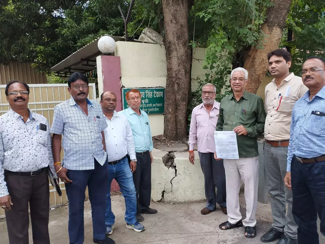 शिक्षकों की शिकायत शिक्षा मंत्री तक: टेकाम के पास शिकायत करने पहुंचे कर्मचारी नेता, कहा- प्रमुख सचिव को तुरंत हटाएं