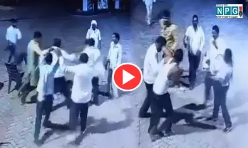 VIDEO: दूल्हे का फिल्मी अंदाज, पेट्रोल पंप कर्मचारी जमकर पीटा, फिल्मी स्टाइल में मारे लात और घूंसे