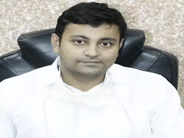 कलेक्टर बंसल की ताबड़तोड़ कार्रवाई, खाद विक्रय में मिली अनियमितता... 6 दुकानें सील, 7 को नोटिस