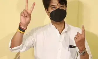 ज्योतिरादित्य का कद बढ़ा: नागरिक उड्‌डयन के साथ इस्पात मंत्रालय भी संभालेंगे सिंधिया, स्मृति ईरानी का भी...