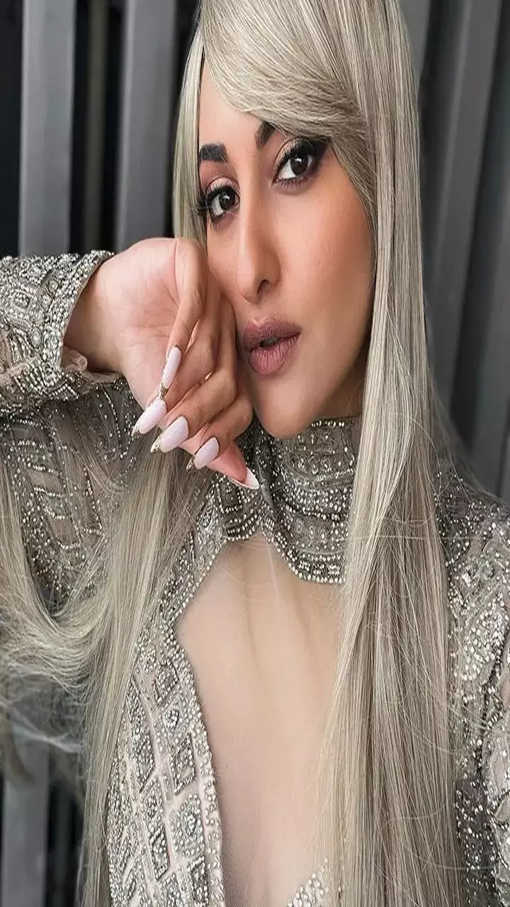 सोनाक्षी सिन्हा का ये अमेज़िंग न्यू लुक