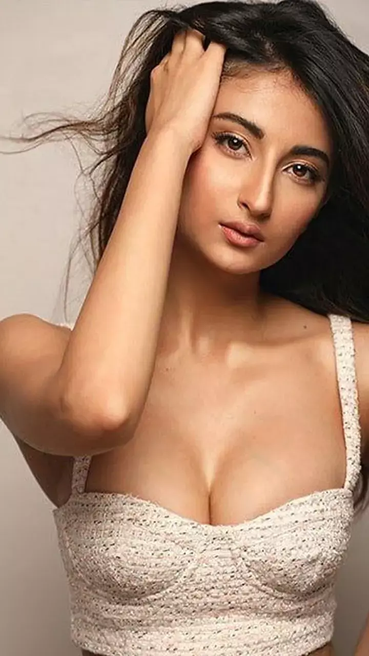 पलक तिवारी ने दिया किलर पोज