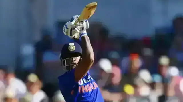 सूर्यकुमार यादव के इन छक्कों ने तेंदुलकर को भी बनाया फैन, ट्विटर पर जमकर मिली वाह-वाही!