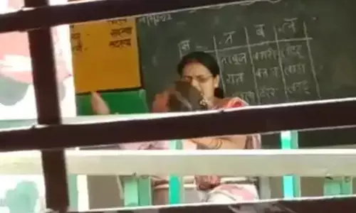 VIDEO- बेरहम शिक्षिका: पांच साल की बच्ची को 30 सेकेंड में जड़े 10 थप्पड़... जोर-जोर से खींचे बाल...