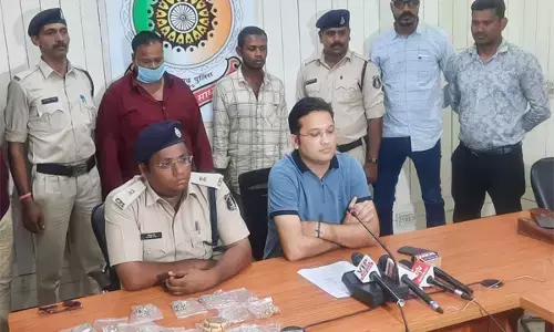 CG- अंतर्राज्यीय चोर पुलिस की गिरफ्त में...17 लाख का सामान भी बरामद, एक दर्जन मामले अलग अलग थानों में है दर्ज