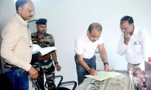 कक्षा में शिक्षकों को अनुपस्थित देख भड़के कलेक्टर, बोले- ऐसा बिल्कुल नहीं चलेगा...7 शिक्षकों के वेतन काटने के निर्देश