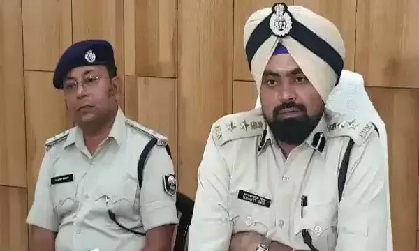 IPS ने आरएसएस से की आतंकी संगठन की तुलना, बोले- RSS की शाखा की तरह दे रहे थे ट्रेनिंग.. BJP ने घेरा, ADG ने थमाया नोटिस