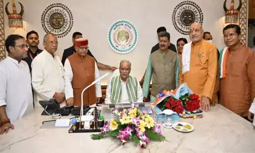 सीएम कार्यालय का सौंदर्यीकरणः विधानसभा परिसर स्थित अपने कार्यालय कक्ष के सीएम ने सौंदर्यीकरण कार्य का किया लोकार्पण