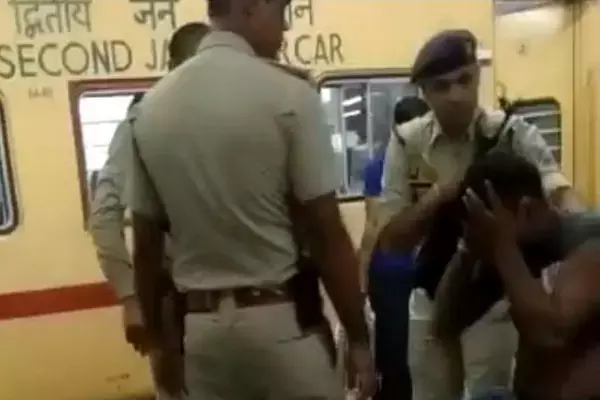 वेंडर से मारपीटः ASI, 2 आरक्षक सस्पेंड... वीडियों वायरल होने के बाद दिये गये थे जांच के आदेश...