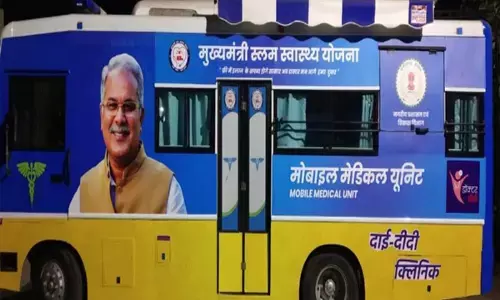 मुख्यमंत्री हाट बाजार क्लिनिक योजना से आदिवासियों को मिल रहा है नया जीवन, सुदूर क्षेत्रों में पहुंच रहा चलित अस्पताल